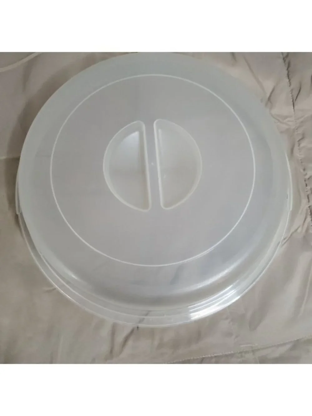 Rubbermaid Servin Saver Divided Vegetable Chip & Dip Server & Lid Beige 12” Wide